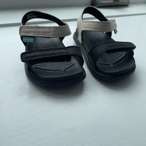 Native Toddler Sandals - size 5